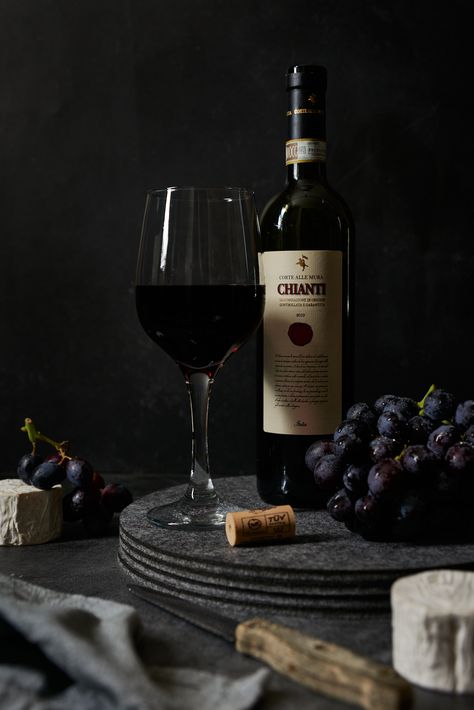 Red Wine Photography, Wine Shoot, Wine Commercial, Red Wine Aesthetic, Black Wine Bottle, Wine Bottle Photography, Gourmet Appetizers, Chianti Wine, Wine Images