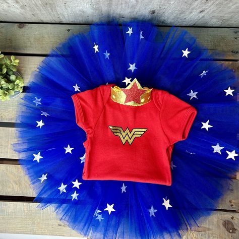 Baby Superhero Costume, Mom And Baby Costumes, Baby Tutu Costume, Baby Wonder Woman, First Wonder Woman, Ww Girl, Girl Superhero Costumes, Newborn Costume, Feminist Baby