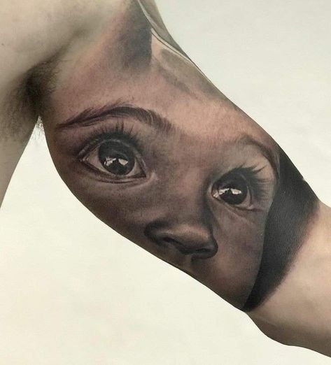 Baby Tattoo For Dads, Tato Mata, Mama Tattoos, Mom Baby Tattoo, Tattoos For Baby Boy, Portrait Tattoo Sleeve, Father Son Tattoo, Baby Tattoo Designs