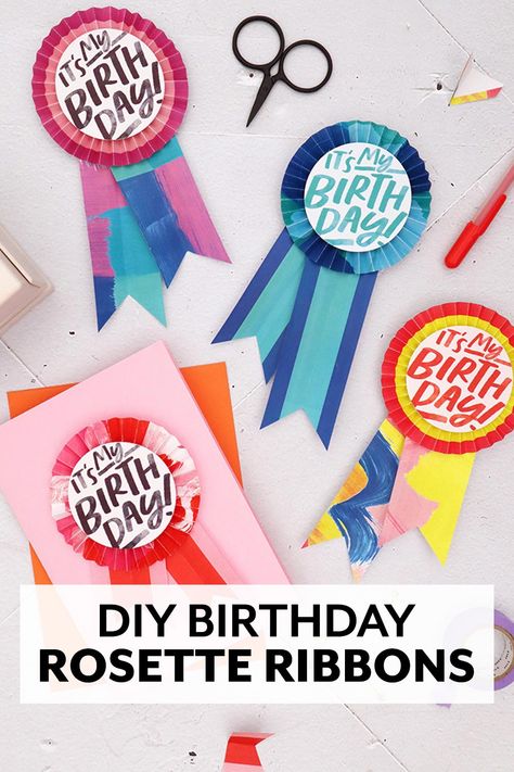 Its My Birthday Pin, Birthday Button Pin Diy, Diy Birthday Pin With Ribbon, Birthday Pins Ribbon Ideas, Birthday Pins Ribbon Diy, Birthday Badges Diy, Birthday Ribbon Pin, Diy Birthday Ribbon Pin, Diy Birthday Button