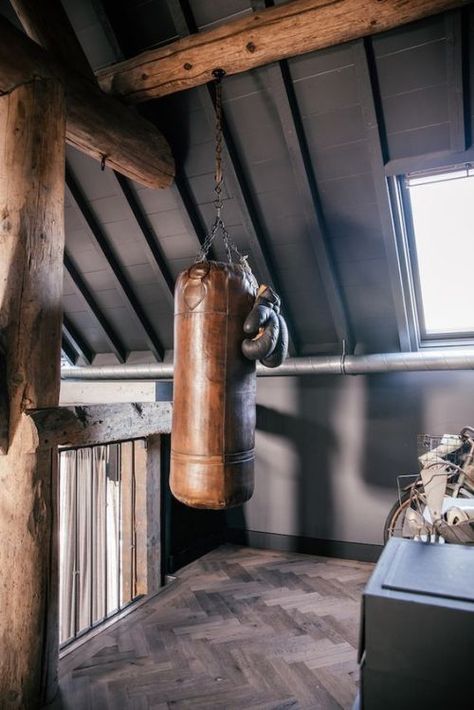 Rustic Gym Design, Boxing Room At Home, Rustic Home Gym, Home Dojo, Loft House Ideas, Gym Room At Home, Home Gym Decor, Industrial Living, Home Gym Design