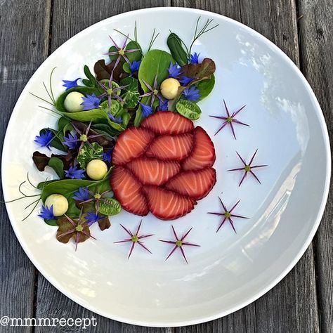 Gravlax, Salmon Cured In Salt, Sugar and Beetroot Lettuce, Mexican Sour Gherkins and Flowers on The Side: Gravlax Salmon, Michelin Star Food, Molecular Gastronomy, Fancy Food, Culinary Arts, Food Decoration, Food Presentation, Food Plating, Beautiful Food