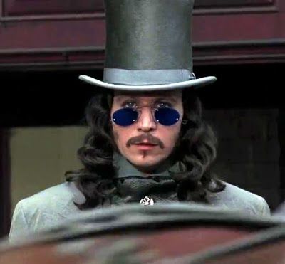 Gary Oldman rocking these blue glasses in Dracula. Dracula Film, Human Centipede, Film Cult, Vampire Love, Viggo Mortensen, Vampire Movies, Bram Stoker's Dracula, Count Dracula, Septième Art