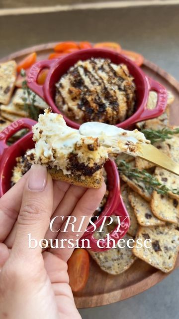 Fig And Balsamic Boursin Recipes, Crispy Boursin Cheese, Easy Cheesy Recipes, Baked Boursin Cheese, Boursin Recipe, Baked Boursin, Boursin Recipes, Cheese Appetizer, Cheese Wine