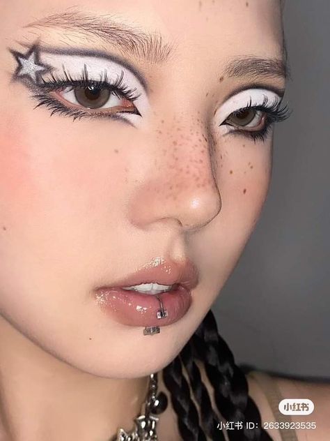 Makeup Ojos, Punk Makeup, Face Art Makeup, Graphic Makeup, Rave Makeup, Magical Makeup, Swag Makeup, Eye Makeup Pictures, Star Makeup