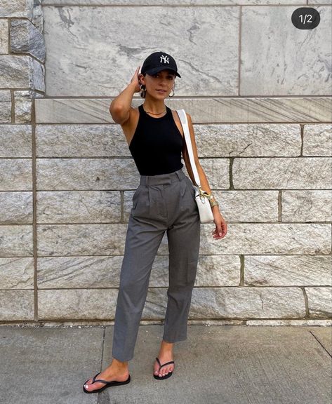 Grey Pants Outfit, Casual Sporty Outfits, Dress Pants Outfits, Trousers Outfit, Nyc Outfits, Casual Work Outfits Women, Pants Outfit Casual, Work Chic, Mama Style