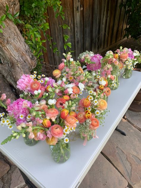 Carnations In Wedding Bouquet, Carnation Flower Decoration, Camomile Flower Bouquet, Snap Dragon Garden, Snap Dragon Flower Arrangements, Chamomile Flower Arrangement, Snapdragon Bridal Bouquet, Snap Dragon Bouquet Wedding, Garden Party Flower Arrangements