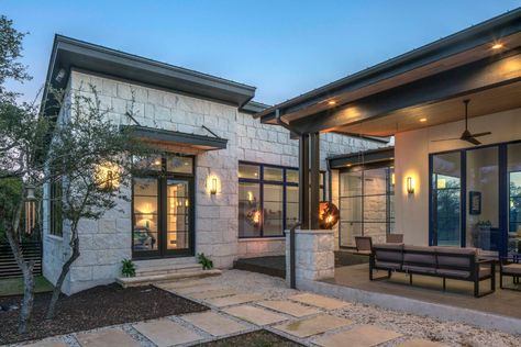 Texas Hill Country Decor, Hill Country Modern, Texas Hill Country House Plans, Stone House Plans, Country Home Exterior, Texas House Plans, Home Exterior Design, Country Modern Home, Hill Country Homes