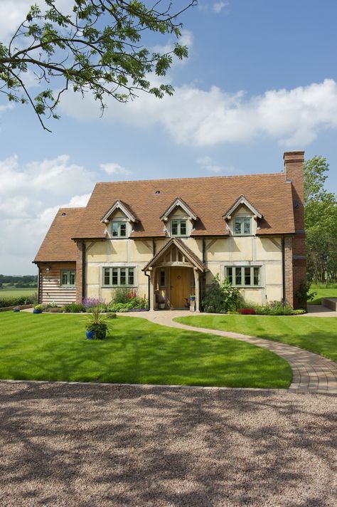 halfpenny cottage Chalet Bungalow, 25 Beautiful Homes, Border Oak, Oak Frame House, Cottage Windows, Oak Framed Buildings, Architecture Classic, Self Build Houses, Bungalow Exterior