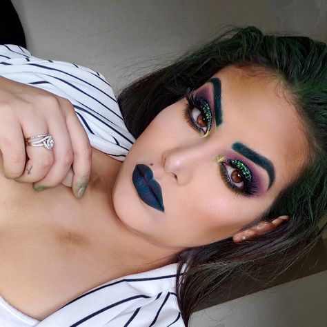 Beetlejuice Makeup  Glam Halloween Makeup  Glam Beetlejuice  Halloween Makeup  @brittanymcastaneda Beetlejuice Costume Makeup, Glam Beetlejuice, Halloween Makeup Glam, Beetlejuice Inspired Outfit, Glam Halloween Makeup, Costume Makeup Tutorial, Halloween Hombre, Beetlejuice Makeup, Glam Halloween