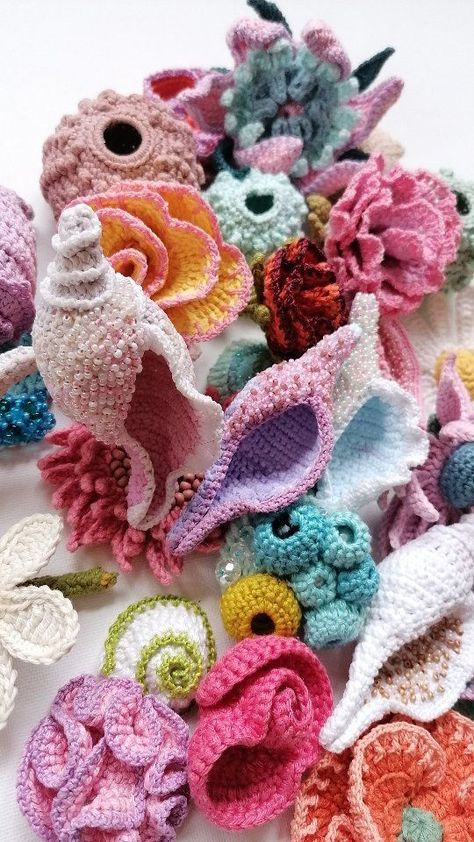 Form Crochet, Freeform Crochet, Seashell Art, Needle Arts, Tapestry Weaving, Crochet Dolls, Crochet Crafts, Crochet Designs, Textile Art