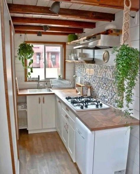 Use sustainable materials and energy-efficient appliances to create an eco-friendly tiny home. Best Tiny House Designs, Kitchen Tiny House, Cozy Balcony Ideas, Loft Tiny House, Inside Tiny Houses, Cute Tiny House, Tiny Home Floorplan, Eco Friendly Interior Design, Tiny Home Layout