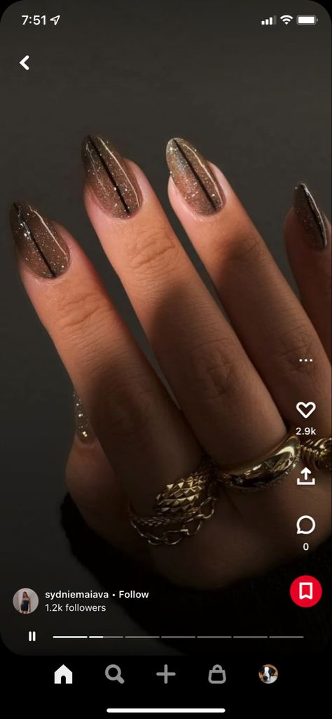 Roaring 20s Nails, Christmas Wallpaper Iphone Green, New Years Eve Nails Ideas Classy, 1920s Nails, Modern Christmas Wallpaper, Wallpaper Iphone Green, Wallpaper Iphone 3d, Spotify Play, 3d Lockscreen