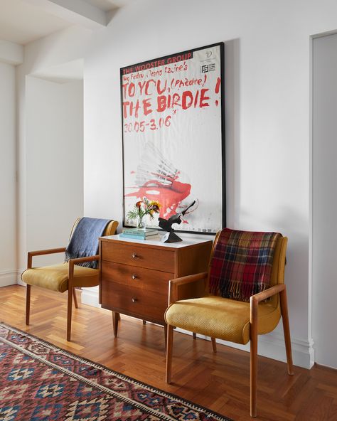 Frederick Tang Architecture Transforms Historic Apartment Overlooking The Brooklyn Museum - ASPIRE DESIGN AND HOME Bauhaus Lighting, Vanity Nook, Nyc Landmarks, Brooklyn Apartment, Apartment Buildings, Counter Chairs, Barn Lighting, Modern Poster, Main Bedroom