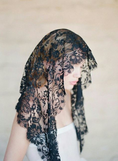 Black Lace Bridal Veil Black Hair Pieces, Catholic Veil, Black Lace Wedding, Lace Mantilla, Wedding Couture, Mantilla Veil, Dreamy Wedding Dress, Spanish Wedding, Wedding Veils Lace