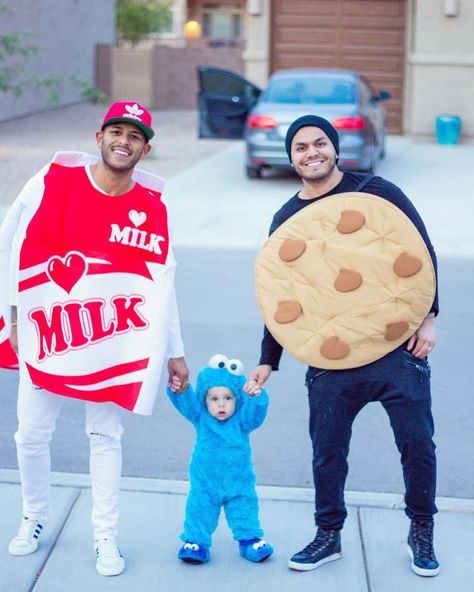 family costume ideas for 3 - cookie monster, milk and cookie Cookie Monster Costume, Monster Costume, Pig Costumes, Carnaval Costume, Trio Halloween Costumes, Food Costumes, Halloween Costume Idea, Dinosaur Costume, Family Of 3