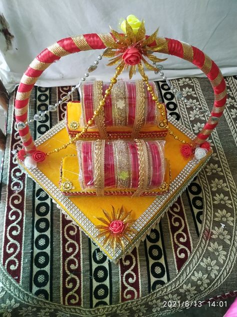 Bangles Packing Ideas, Chhab Decoration, Saree Packing, Dress Packing, Wedding Packing, Indian Wedding Gifts, Thali Decoration, Thali Decoration Ideas, Trousseau Packing