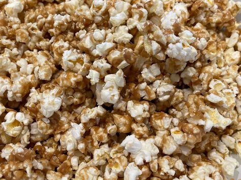 Candied Puff Corn, Air Fryer Recipes Appetizers, Popcorn Recipes Caramel, Candy Popcorn, Salty Treats, Dump Meals, Caramel Corn, Caramel Popcorn, Popcorn Recipes