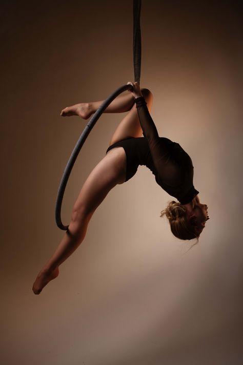 Aerial Hoop Moves, Aerial Gymnastics, Dance Motivation, Circus Aesthetic, Aerial Acrobatics, Dance Dreams, Aerial Dance, Aerial Arts, Aerial Hoop