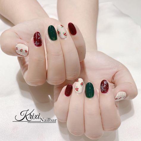 Nail Short Christmas, Christmas Nails Korean Style, Nails Noel, Nail Noel, Gold Gel Nails, Asian Nails, Pretty Gel Nails, Soft Nails, Best Nail Art