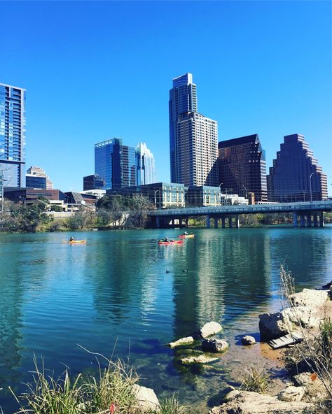 Paddle boarding in Austin is a really big deal. Since there’s a beautiful body of water in the heart of Austin (Lady Bird Lake, although old-timers in Austin call it “Town Lake”), you can pretty much see people paddle boarding (SUP = Stand Up Paddleboard) or kayaking any time you’re walking on the trail around… The post Can You Paddle Board In Austin In The Winter? appeared first on The Austin Things. Double Kayak, Austin Skyline, Lake Activities, Lady Bird Lake, Austin Food, River Trip, Places To Rent, Kayak Tours, Kayak Trip