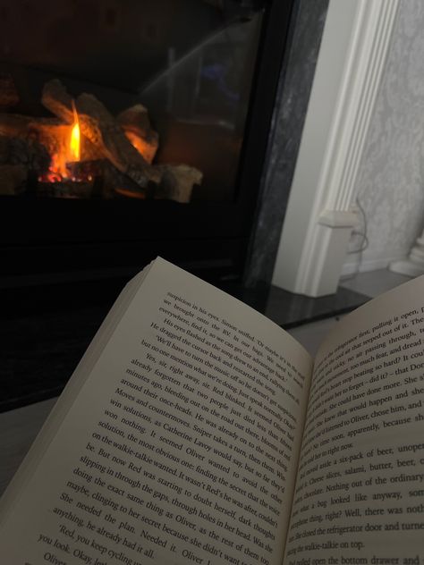 fireplace, cozy, aesthetic, photography, autumn, reading, books, photo, pic, inspo, booktok, book, fall, moody, høst höst Cozy Book Aesthetic, Clone Battalion, Fireplace Reading, Autumn Reading, Fireplace Cozy, Winter Collage, Winter Reading, Winter Arc, Photography Autumn