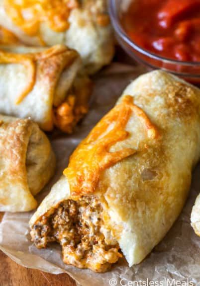 Cheesy Taco Pockets Cheesy Taco Pockets, Taco Pockets, Dinner Beef, Ground Beef Stroganoff, Hot Pockets, Ground Beef Recipes For Dinner, Homemade Tacos, Easy Cheesy, Tacos Beef