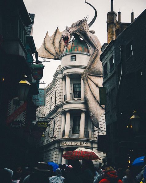 coming in hot from #DiagonAlley  special thanks to @universalorlando for the hospitality and having me out yesterday. #universalmoments #universalstudios by rawy.fla Greengotts Bank Harry Potter, Gringotts Bank, Diagon Alley, Harry Potter World, Feb 7, Special Thanks, In Hot, Times Square, Harry Potter