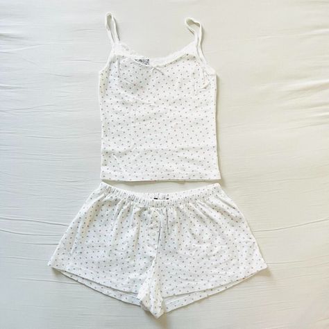 Bnwt Brandy Melville/John Galt White Lace Green And Red Floral Skylar Bow Tank With Matching Shorts Set 17 X 12 (Top) 9.5 X 13.5 (Keira Shorts) Cute Pjs, Cute Pajama Sets, Cute Lazy Day Outfits, Lazy Day Outfits, Cute Pajamas, John Galt, Green And Red, Dream Clothes, Shorts Set