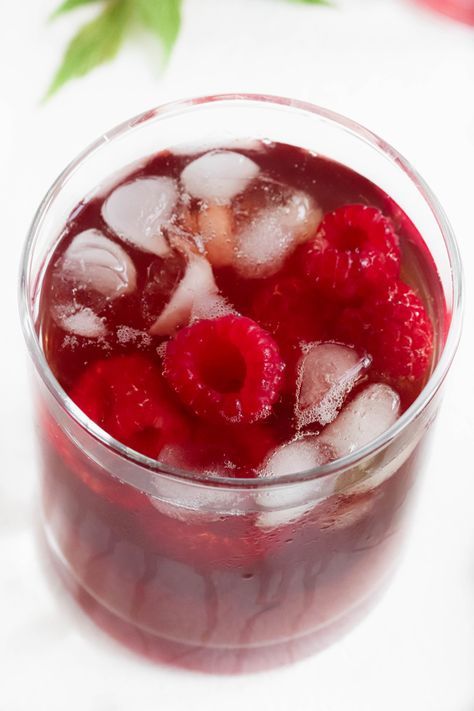 Forget store bought raspberry tea and make your own Homemade Raspberry Iced Tea! Black tea, fresh raspberries, a pinch of baking soda, and your sweetener of choice, and you’re set to go! You’ll have a thirst-quenching drink to enjoy throughout the year! #raspberryicedtea #tearecipes #homemaderaspberryicedtea | spiritedandthensome.com Raspberry Tea Recipe, Raspberry Sweet Tea, Raspberry Ice Tea, Raspberry Ice Tea Recipe, Raspberry Leaf Tea Lemonade, Red Raspberry Tea, Raspberry Iced Tea, The Republic Of Tea, Raspberry Tea