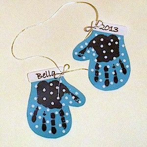 Today may be a good day to stay inside and have fund with a craft project like these Handprint Mittens. Little kids always like to get their hands into the Snow Man Craft Preschool, Snow Men Crafts, Mitten Craft, Footprint Heart, Help Orphans, January Crafts, Winter Classroom, Ornament Craft, Handprint Crafts