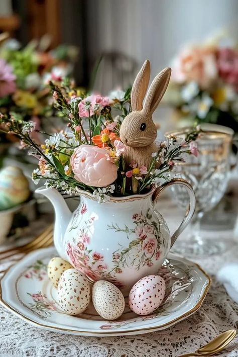 Spring Summer Floral Arrangements, Small Spring Table Centerpieces, Modern Farmhouse Floral Arrangement, Easter Bunny Craft Ideas, Easter Decorations Table Centerpieces, Easter Coffee Table Decor Trays, Spring Floral Tablescapes, Antique Spring Decor, Spring Decor Trends 2025