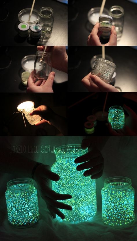 Glow In The Dark Jars, ขวดโหล Mason Jar, Mason Jar Halloween Crafts, Glow Jars, Halloween Mason Jars, Diy Glow, Cd Crafts, Manualidades Halloween, Diy Bricolage