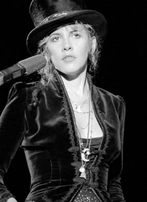 Stevie Nicks Stevie Nicks Costume, Stevie Nicks Style, Stevie Nicks Fleetwood Mac, Fashion 70s, Women Of Rock, Janis Joplin, Fleetwood Mac, Stevie Nicks, Look Vintage