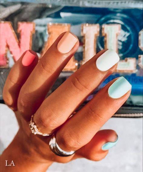 Western Short Nail Ideas, Manicure Pale Skin, Beautiful Spring Nails, Spring Nails Inspiration, Beach Toe Nails, 2023 Spring Nails, Spring Nails Art, Mint Palette, Nail Art Flower