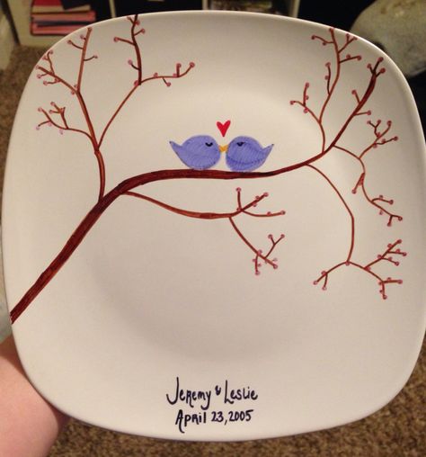 Pottery Painting Wedding Gift, Anniversary Plates Diy, Pottery Painting Date Ideas, Anniversary Pottery Painting, Color Me Mine Couple Ideas, Matching Pottery Painting Ideas, Pottery Painting Ideas For Boyfriend, Couples Pottery Painting, Wedding Ceramics