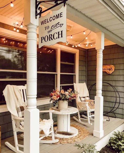 30 Gorgeous And Inviting Farmhouse Style Porch Decorating Ideas Diy Small Porch Ideas, Diy Small Porch, Small Porch Ideas On A Budget, Tiny Front Porch Ideas, Tiny Front Porch, Farmhouse Porch Ideas, Small Front Porch Decor, Farmhouse Front Porch Decorating, Country Front Porches