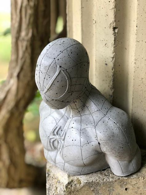 Decoracion Star Wars, Spiderman Decorations, Marvel Statues, Create A Comic, Man Spider, Star Wars Decor, Concrete Statues, Giant Spider, Marvel Collectibles