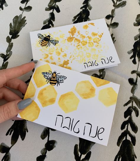 DIY Rosh Hashanah Cards with bees and honey! Shana Tovah! Diy Rosh Hashana Cards, Rosh Hashanah Cards Diy, Rosh Hashana Cards For Kids, Rosh Hashanah Activities, Cards With Bees, Rosh Hashana Decorations, Rosh Hashana Cards, Purim Mishloach Manot, Rosh Hashana Crafts