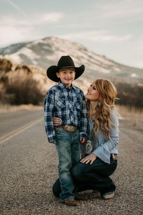 Cowboy Family Pictures, Country Family Photos, Western Family Photos, Western Family, Mother Son Photos, Wedding Kids Outfit, Son Photo Ideas, Western Photoshoot, Mommy And Me Photo Shoot