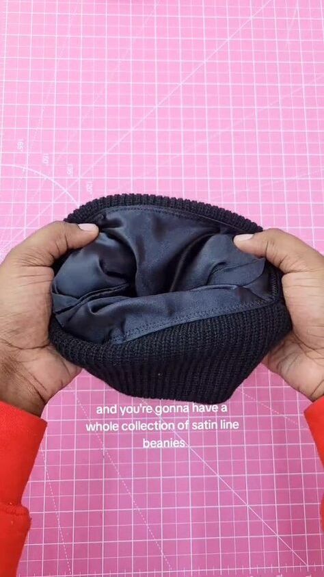 We love our beanies in winter, but they can mess up our hair. It’s quick and easy to add a satin lining to them, to both protect our hair and make the beanie more comfortable. How To Line A Beanie With Satin, Diy Satin Lined Beanie, How To Sew A Beanie Hat, How To Sew A Beanie, Sew A Beanie, Hairstyles With Beanies, Diy Beanie, Beanie Hairstyles, Satin Lined Beanie