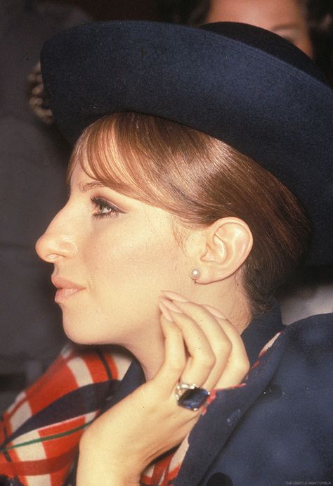 Nose Appreciation, Hooked Nose, Big Nose Beauty, Barbara Streisand, Big Nose, Barbra Streisand, Big Noses, Funny Girl, Inspiring People