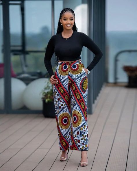 Ankara Styles 2022: Beautiful Trouser Outfit for Ladies. - Ladeey Trouser And Top For Ladies, Outfit For Ladies, Ankara Pants, Ankara Trousers, Fashion Trousers, Bell Pants, Short African Dresses, African Dresses Modern, Ankara Fashion