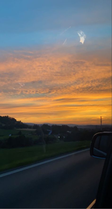 Sunset View From Car, Car View Aesthetic, View Aesthetic Wallpaper, Car Astethic, Sunset View Aesthetic, Car Sunset, Car View, View Aesthetic, Sunset Road