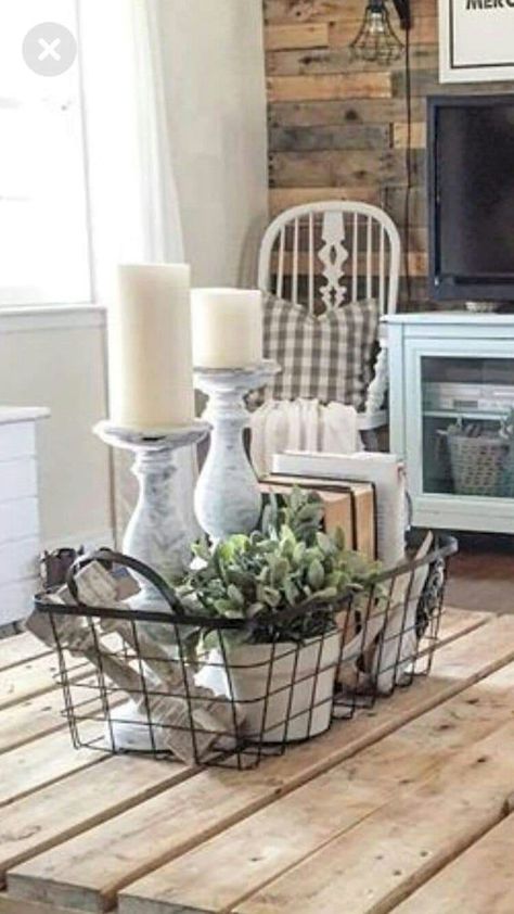 Classic Home Furniture, Koti Diy, Interior Livingroom, Farmhouse Living Room Furniture, Rustic Farmhouse Living Room, Coffee Table Centerpieces, Tafel Decor, Cottage Shabby Chic, Room Furniture Design