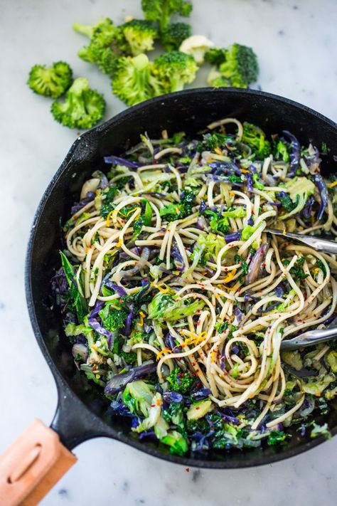 Garlicky Cruciferous Pasta Simple Vegan Pasta, Feasting At Home, Cruciferous Vegetables, Vegan Pasta Dish, Kale Pasta, Vegetarian Pasta Recipes, Pasta Fatta In Casa, Easy Pasta Dishes, Vegan Pasta Recipes