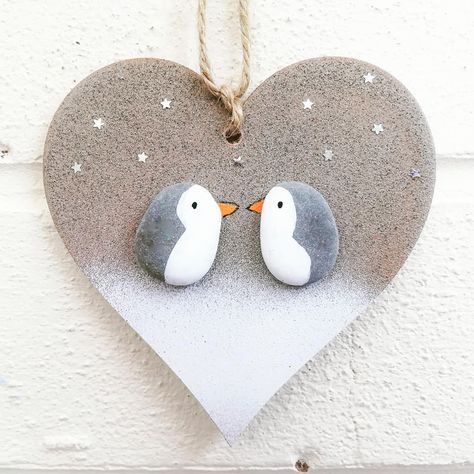 Penguin Pebble, Christmas Pebble Art, Stone Pictures Pebble Art, Cute Christmas Decorations, Penguin Design, Pebble Art Family, Handmade Hanging, Sea Glass Crafts, Handmade Christmas Decorations