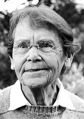 The Nobel Prize in Physiology or Medicine 1983: Barbara McClintock. Prize motivation: "for her discovery of mobile genetic elements" Noble Prize, Barbara Mcclintock, Women Scientists, Nobel Prize Winners, Nobel Peace Prize, Inventors, Old Woman, Nobel Prize, Maize