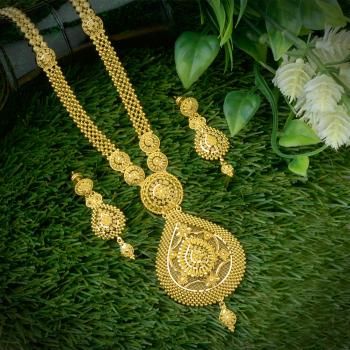 Gold Aram Designs Latest, Har Design Gold New, 20 Grams Gold Long Necklace Designs, Long Gold Necklace Designs Latest, Gold Plated Pendant Necklace For Puja, Handmade Gold Necklace For Puja, Gold Long Necklace For Puja, 22k Gold Peacock Design Necklaces For Festivals, Wedding Jewelry Sets Bridal Jewellery