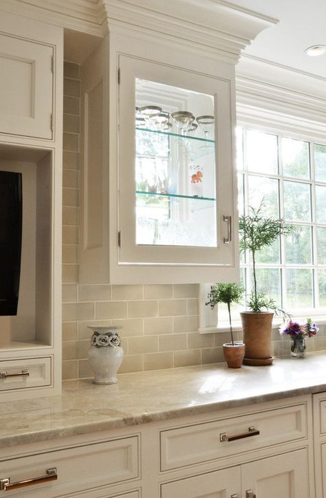 Trendy Kitchen Backsplash, Best Kitchen Countertops, White Kitchen Backsplash, Marble Countertops Kitchen, Concept Kitchen, Kitchen Backsplash Designs, Beige Kitchen, New Kitchen Cabinets, White Kitchen Design